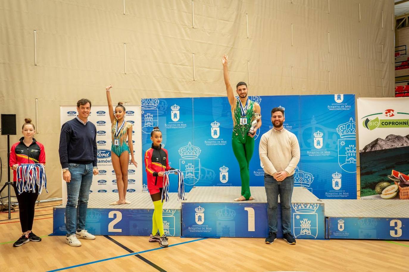 Medio millar de gimnastas participan en el torneo Roquetas 2015