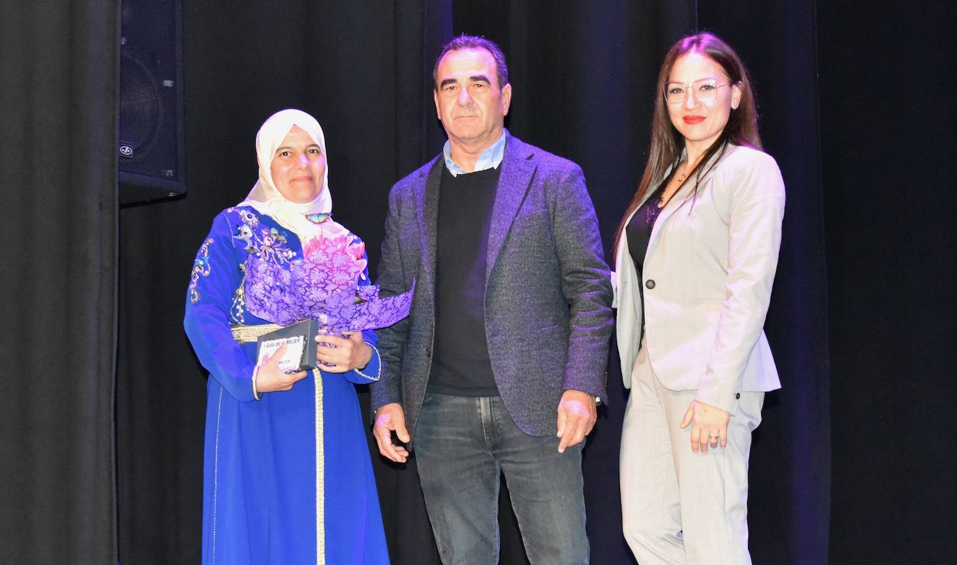 Testimonios y homenajes en la primera Gala de la Mujer de La Mojonera