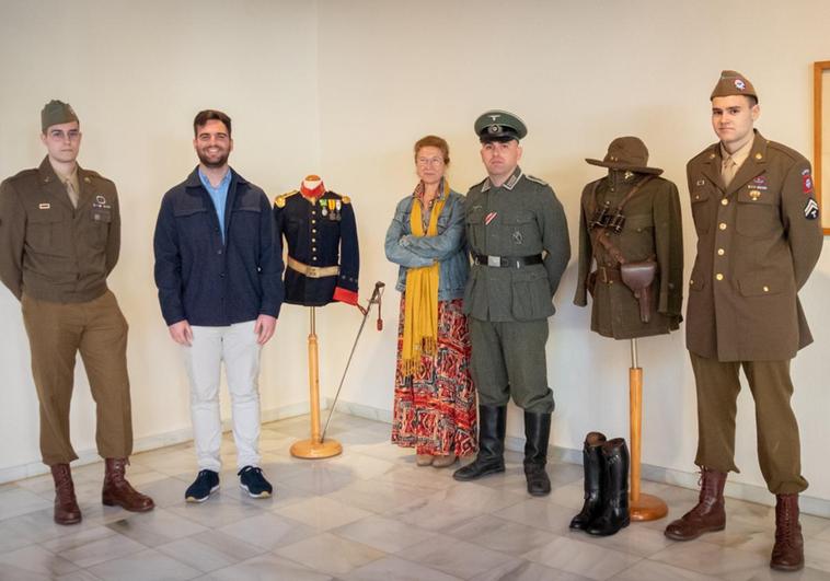 Santa Ana acoge la muestra de trajes militares españoles más amplia