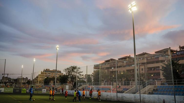 El complejo deportivo de Las Salinas estrena nuevas luminarias LED