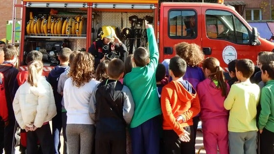 Simuladores, primeros auxilios y concienciación en la primera Semana de la Prevención de Incendios en Roquetas