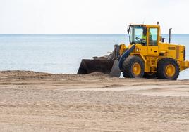 Las playas de Roquetas se preparan de cara a la temporada de Semana Santa