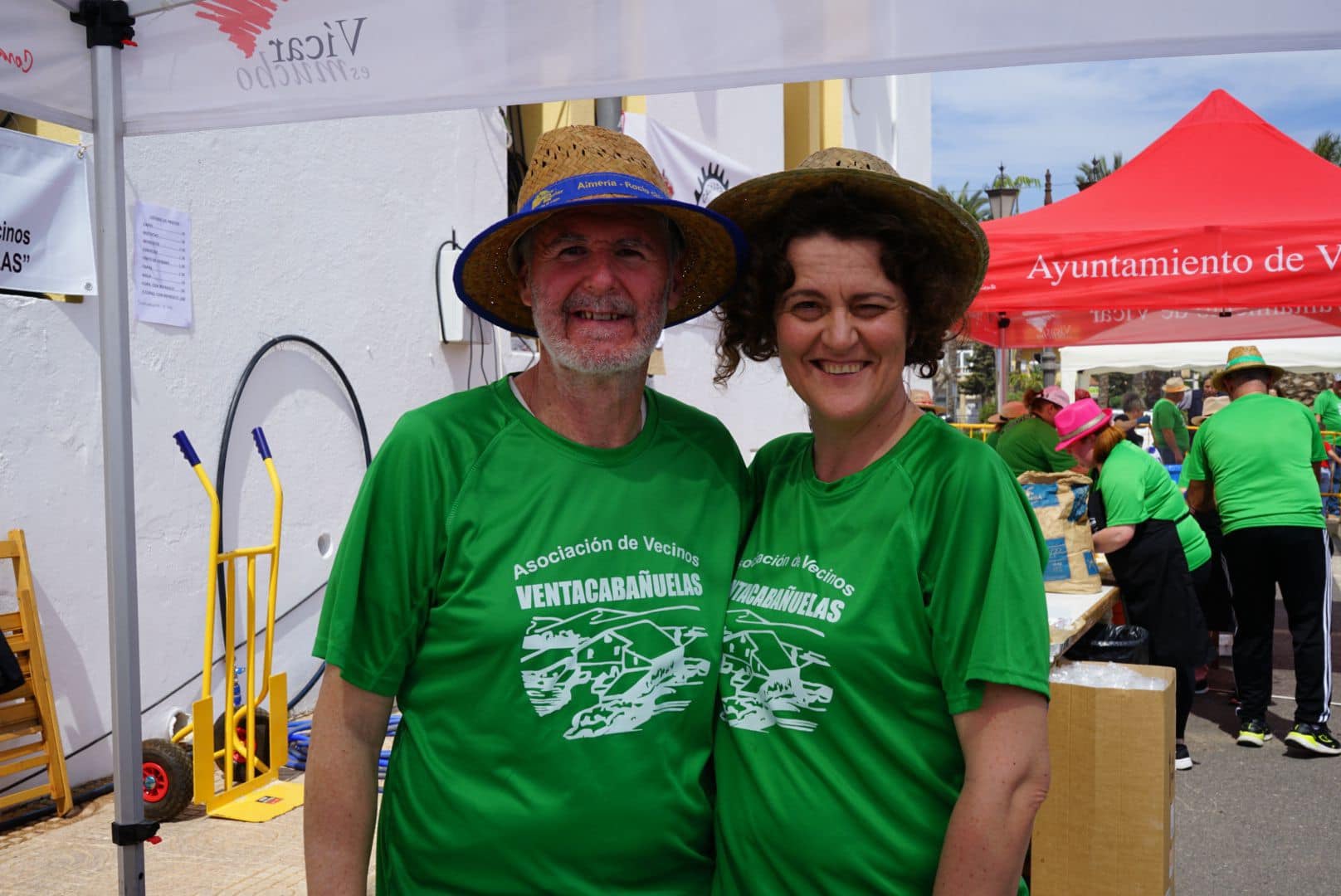 Concentración multitudinaria en Vícar de vehículos industriales antiguos