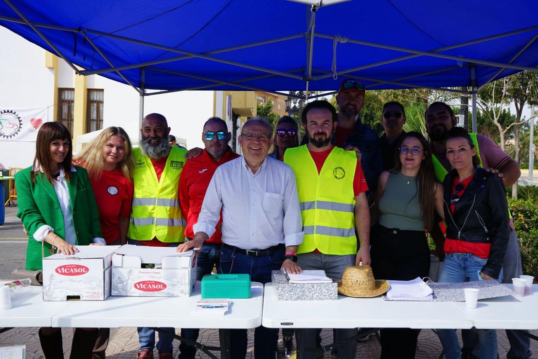 Concentración multitudinaria en Vícar de vehículos industriales antiguos