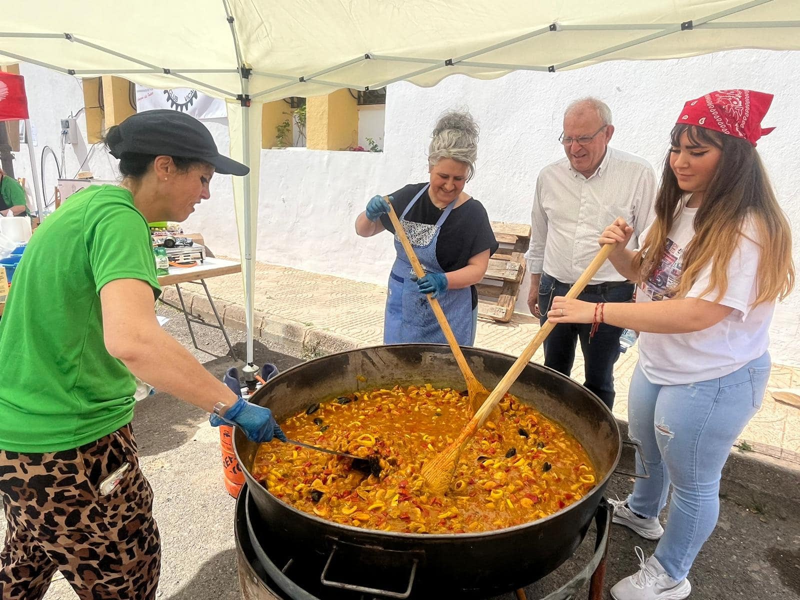 Concentración multitudinaria en Vícar de vehículos industriales antiguos