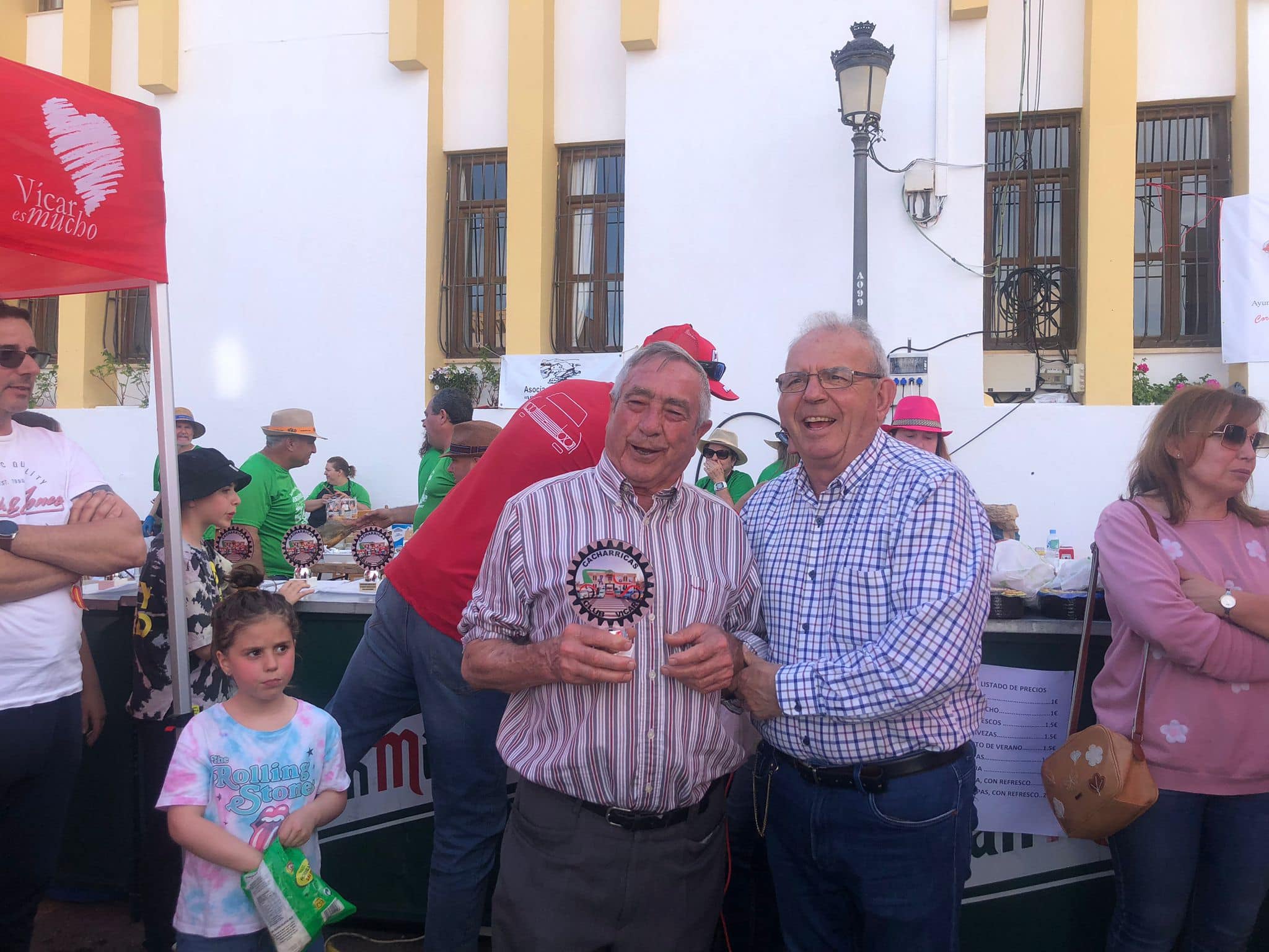 Concentración multitudinaria en Vícar de vehículos industriales antiguos