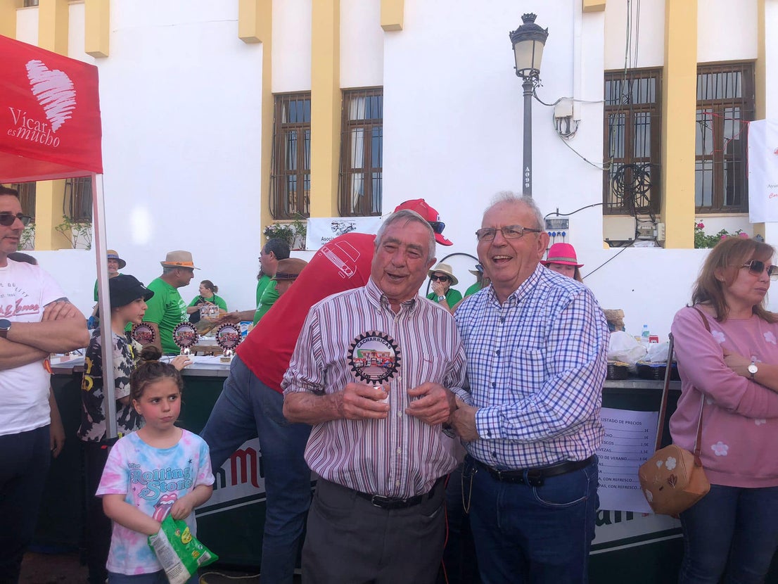 Concentración multitudinaria en Vícar de vehículos industriales antiguos