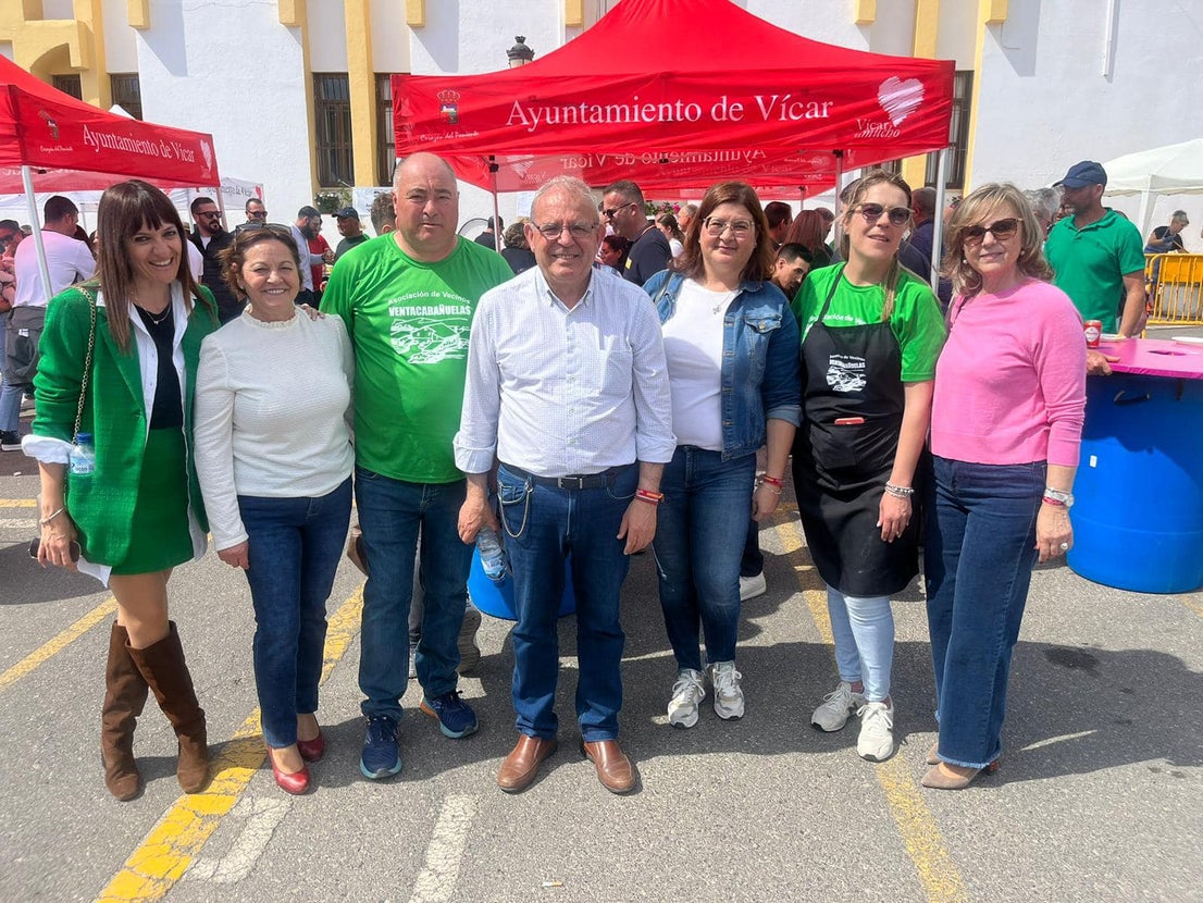Concentración multitudinaria en Vícar de vehículos industriales antiguos