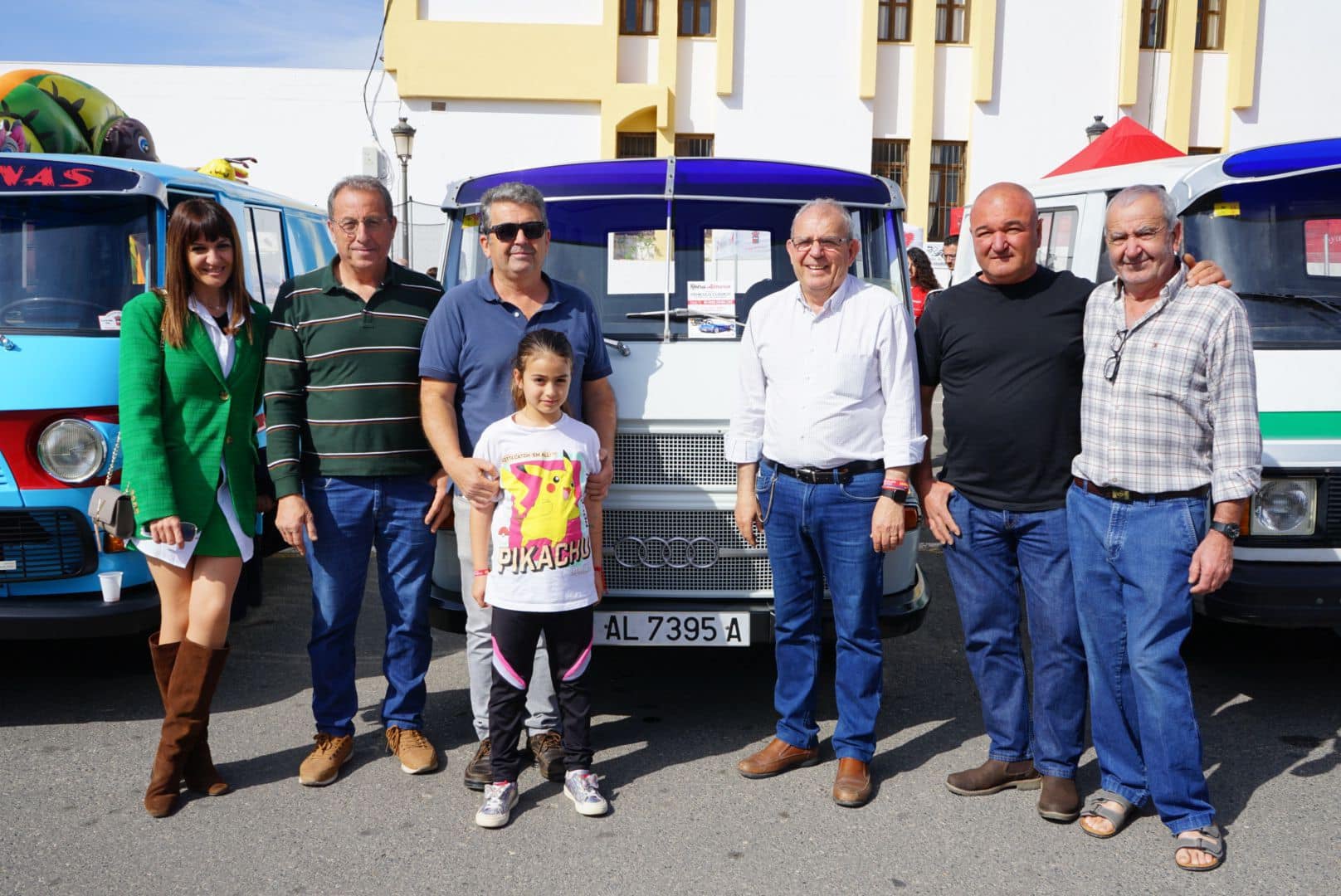 Concentración multitudinaria en Vícar de vehículos industriales antiguos