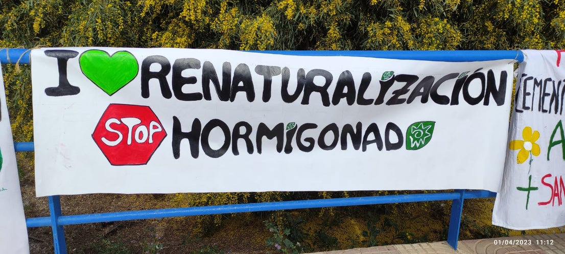Decenas de personas rechazan el «hormigonado» de la rambla de San Antonio