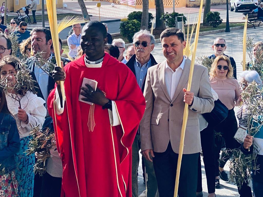 Así fue el Domingo de Ramos en las parroquias de Roquetas