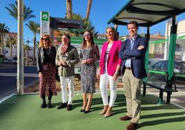 Las paradas de bus de El Parador ya son accesibles