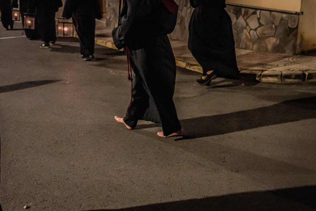 El Cristo de la Expiración procesiona en un impresionante silencio solo roto por los tambores