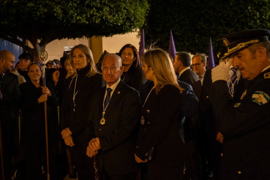 El Cristo de la Buena Muerte procesiona por las calles de El Parador