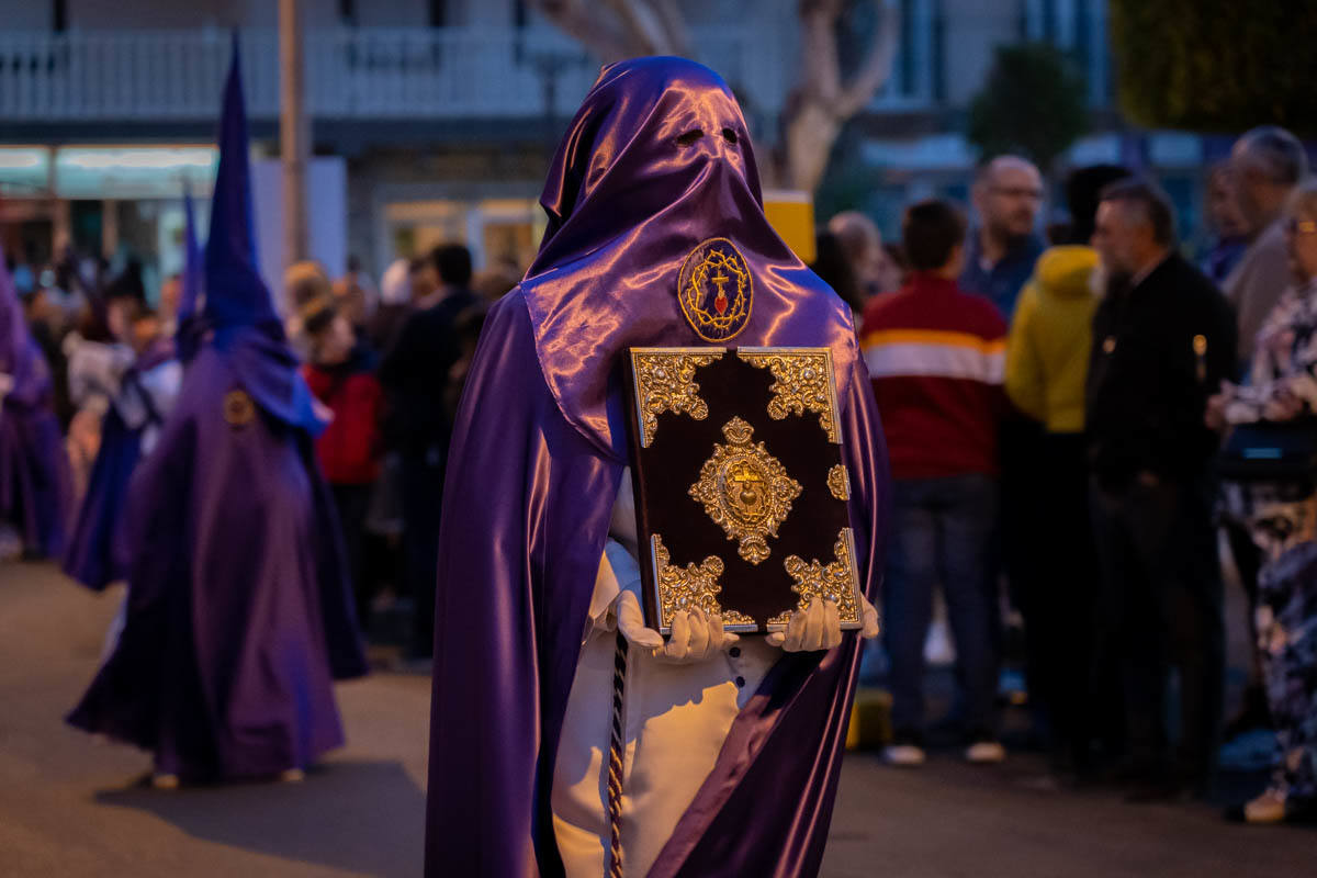 El Cristo de la Buena Muerte procesiona por las calles de El Parador