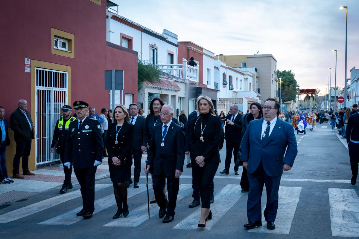 El Cristo de la Buena Muerte procesiona por las calles de El Parador