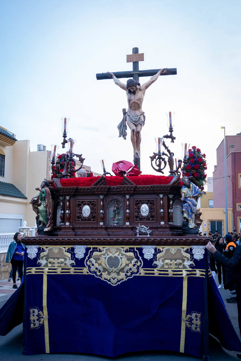 El Cristo de la Buena Muerte procesiona por las calles de El Parador
