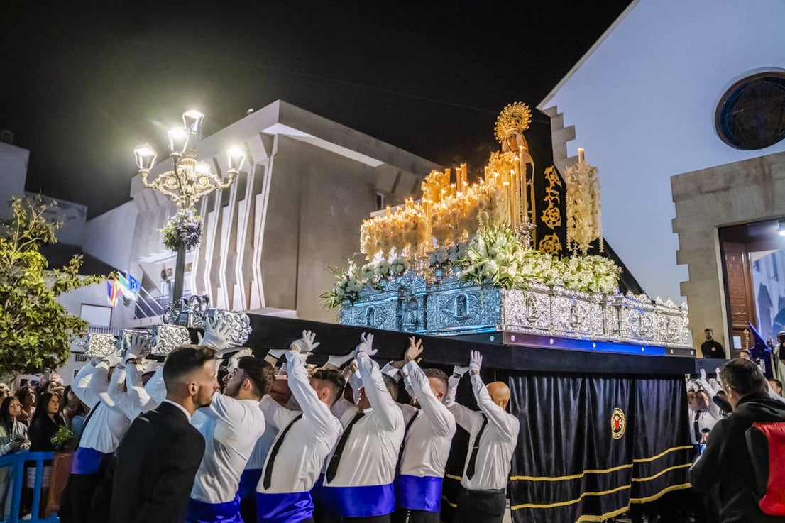 La Soledad llenó de emoción las calles de Roquetas