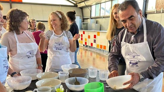 Éxito de los dos primeros talleres de elaboración de pan en La Mojonera