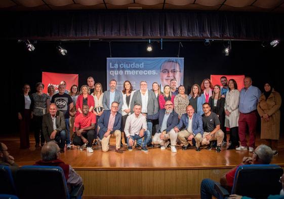 Manolo García presenta su equipo y llama a «desterrar» el «gris hormigón» de Amat