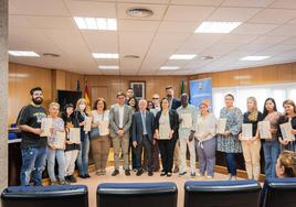 Casi una veintena de alumnos reciben diplomas de cursos de hostelería