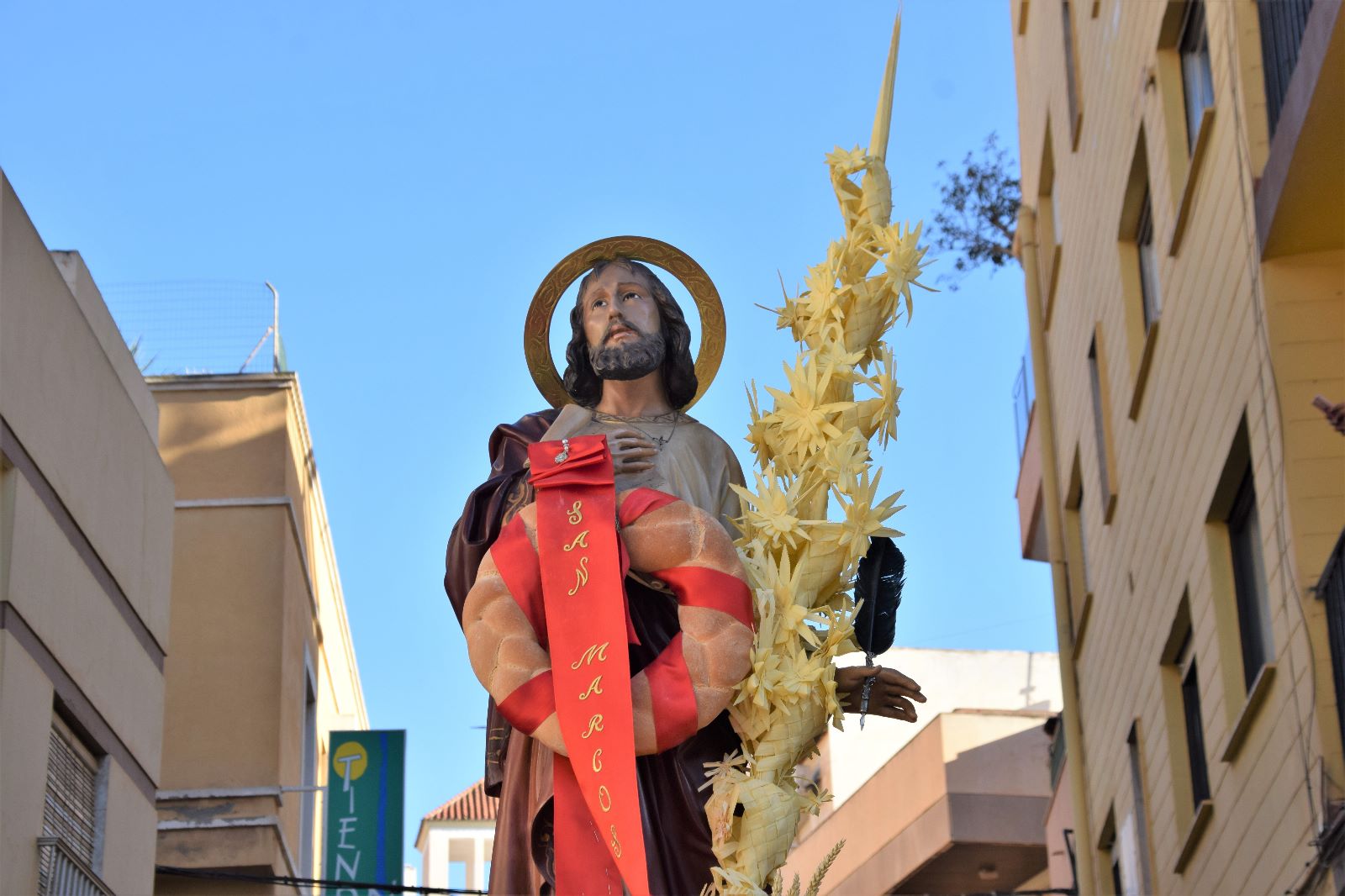 San Marcos procesiona por las calles de Roquetas