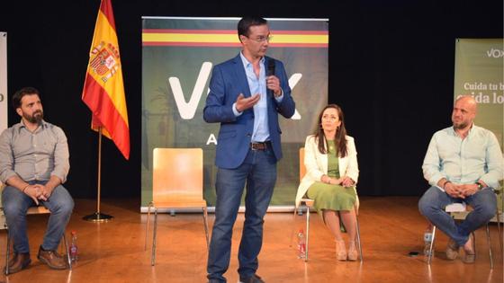 Vox dice que Amat es «especialista en inclumplir promesas» y ve su modelo «agotado»