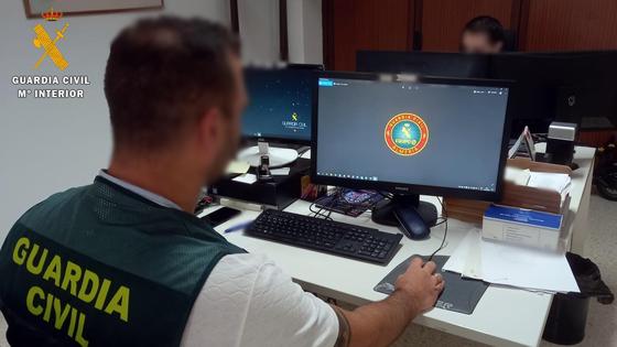 Dos detenidos en Roquetas por estafar más de 50.000 euros en compras por internet