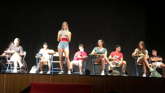 Alumnado del IES El Parador representa dos obras teatrales ante sus compañeros y familiares