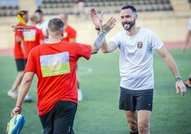 Partido de fútbol entre guardias civiles y gitanos en Roquetas
