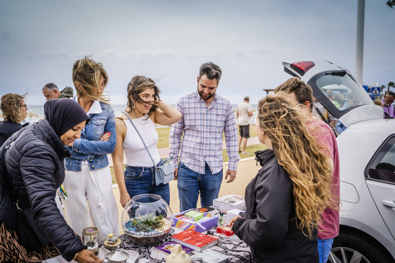 Gran ambiente en el XIII Car Boot Sale de la Urbanización