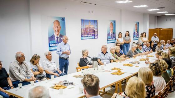 Amat pide una mayoría absoluta «para no depender de nadie»