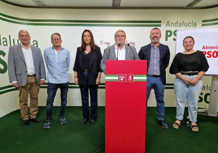 Manolo García llama a votar al PSOE a los jóvenes, «los grandes olvidados de Amat»