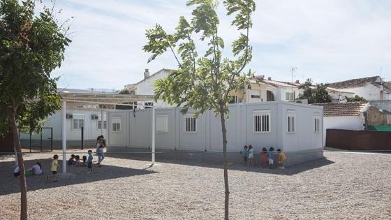 La Junta trasladará unas aulas prefabricadas con 20 años de antigüedad del IES Turaniana al IES Algazul