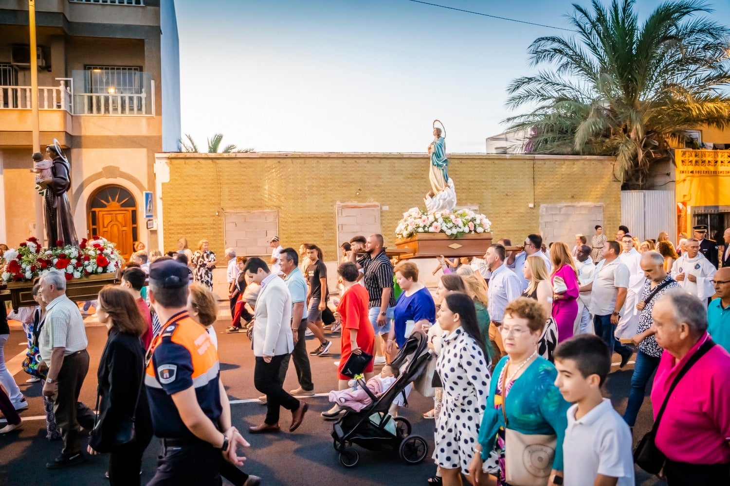 San Antonio y La Inmaculada procesionan por las calles de Cortijos de Marín en sus fiestas