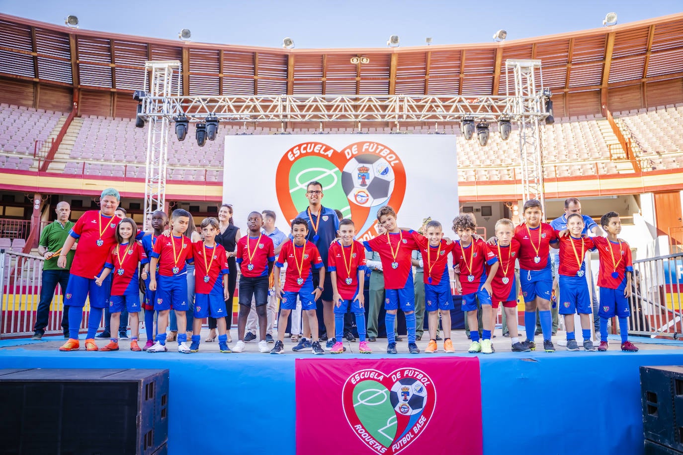 La Escuela de Fútbol de Roquetas clausura una temporada llena de éxitos
