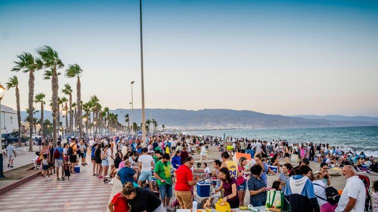 Así fue la Noche de San Juan en Roquetas