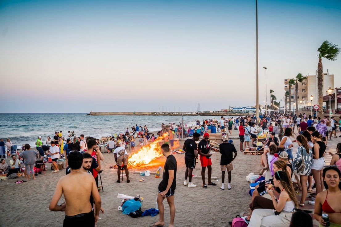 Así fue la Noche de San Juan en Roquetas
