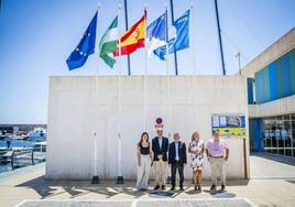 La bandera azul ya luce en el Puerto Deportivo junto con las seis de las playas roqueteras