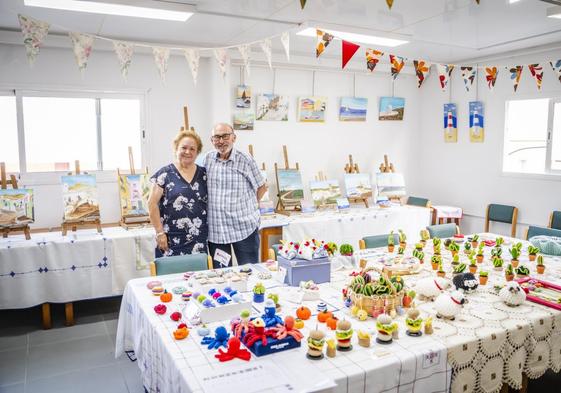 Acrílicos de Juanjo Ruiz y Caprichos Manuales de Carmen Martín en el Centro de Participación Activa