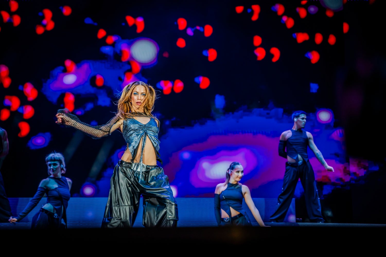 Tini sumerge a Roquetas en un ambiente espectacular