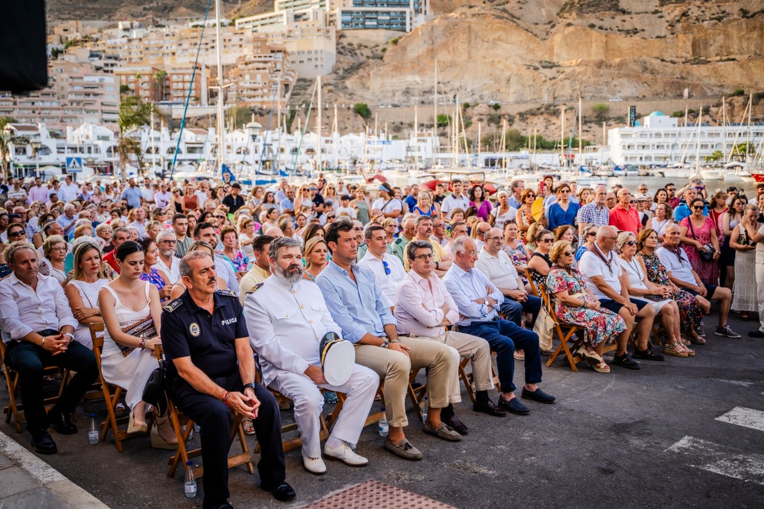 Aguadulce pasea a su Señora