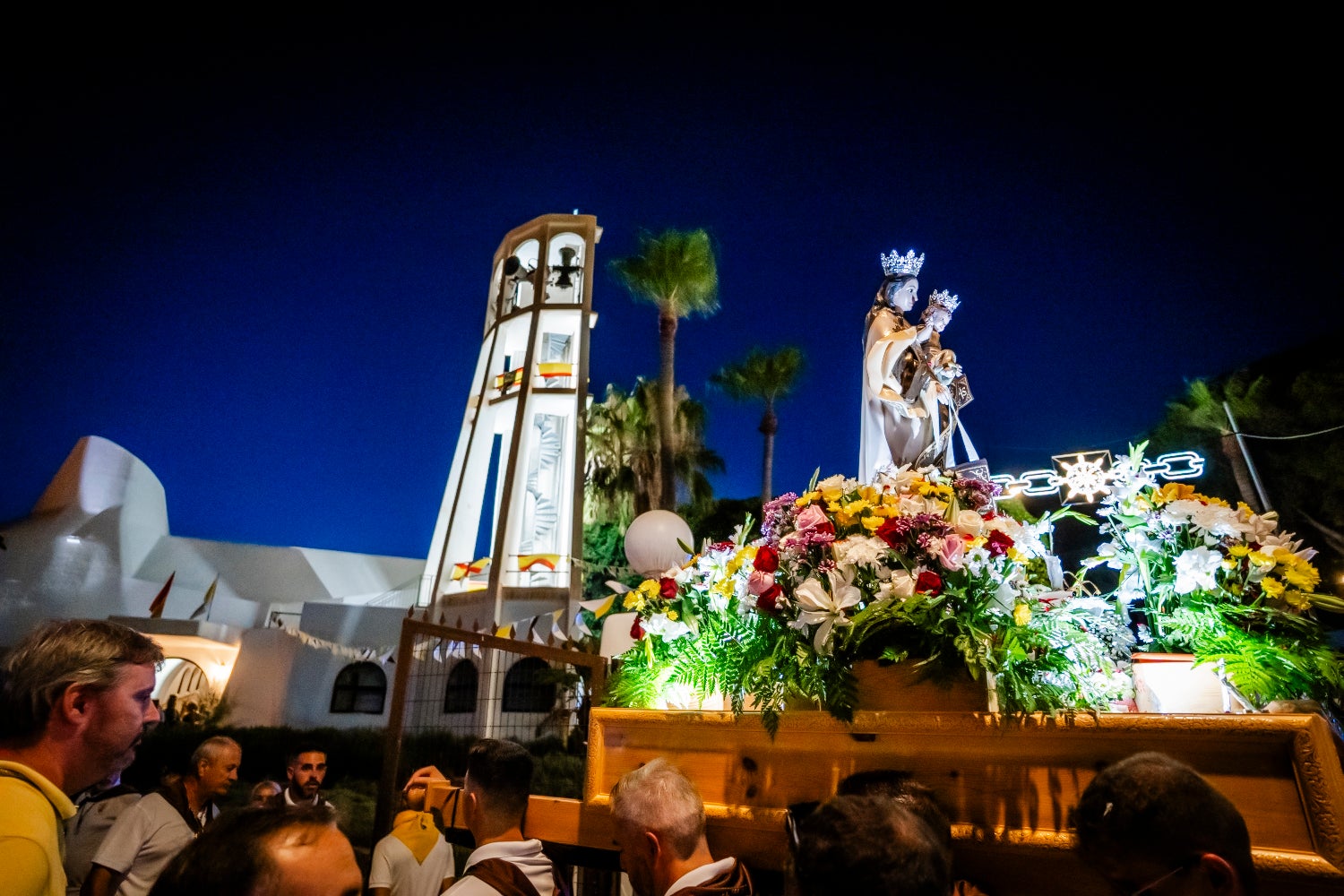 Aguadulce pasea a su Señora