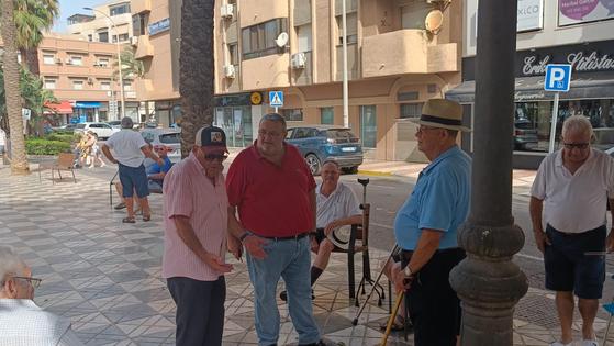Manolo García denuncia el «estado total de abandono»de la plaza de Motrico