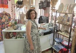 Rosa María García, en su establecimiento roquetero.