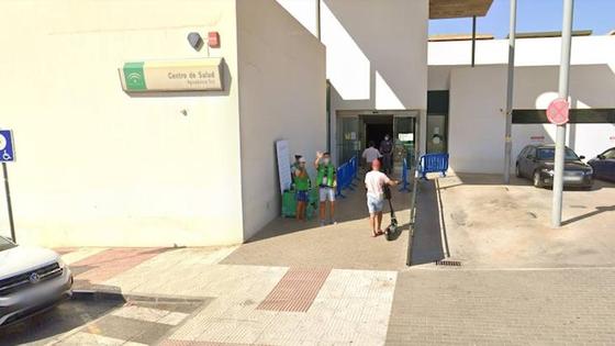Detienen a un hombre por abofetear a un médico en un centro de salud de Roquetas
