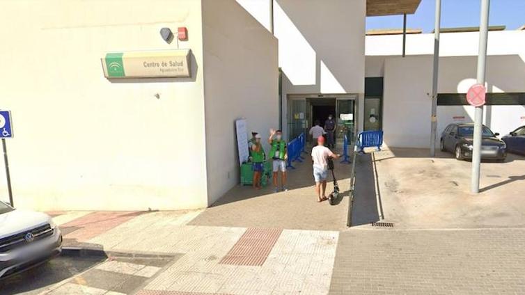 Detienen a un hombre por abofetear a un médico en un centro de salud de Roquetas