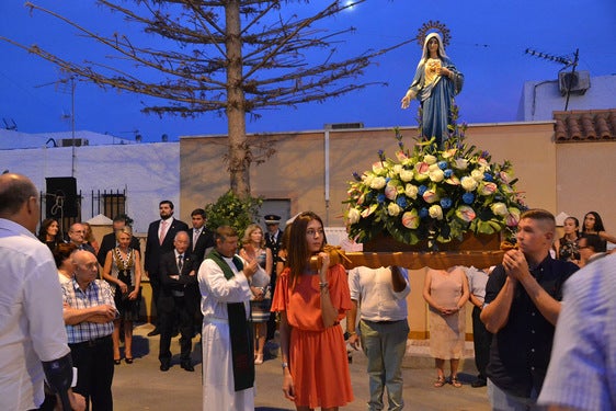 Imagen de la procesión de la virgen.