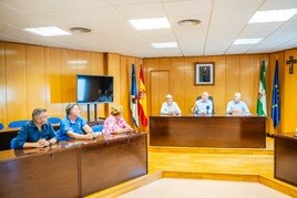 Reunión reciente en el salón de plenos del Ayuntamiento de Roquetas de Mar.