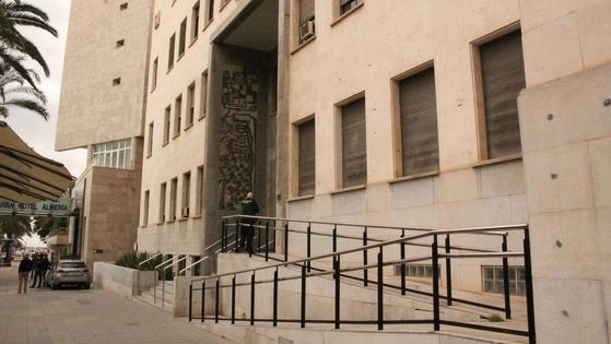 El juicio con jurado a un hombre acusado de matar a otro a puñaladas en Roquetas será en diciembre